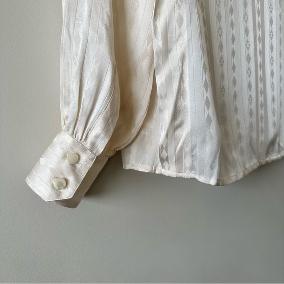 CELINE PARIS- Vintage Cream 100% Silk Pussy Bow Button Down Blouse (Size:40) - Picture 10 of 15